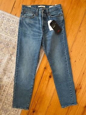 NWT: Levi’s premium wedgie 27x28